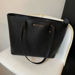 Michael kors tote